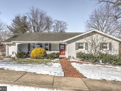 130 Broad St, Akron, PA, 17501