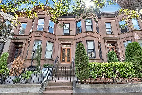 1st image of 194 Midwood St