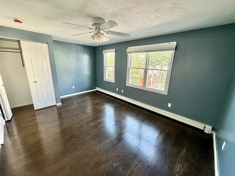 210 W 6th St — Photo 13