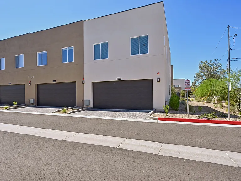 2117 E Voltaire Ave #9 — Photo 29
