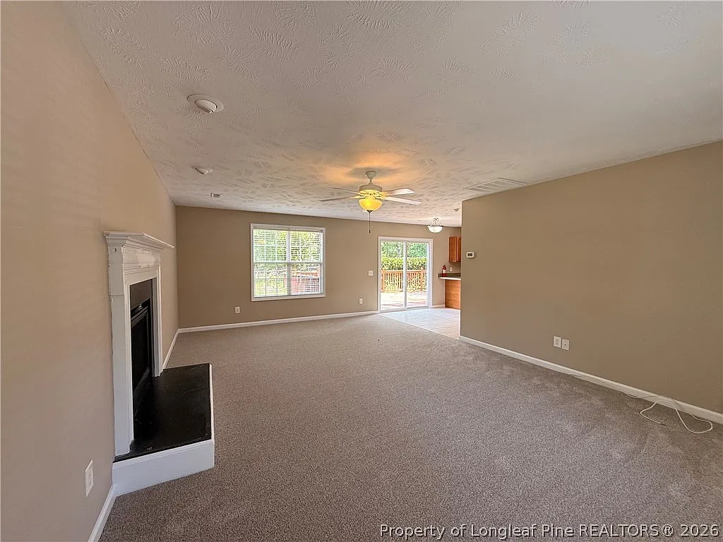 3 bed, 2.5 bath, 2392 sqft, $1,950 — Photo 4