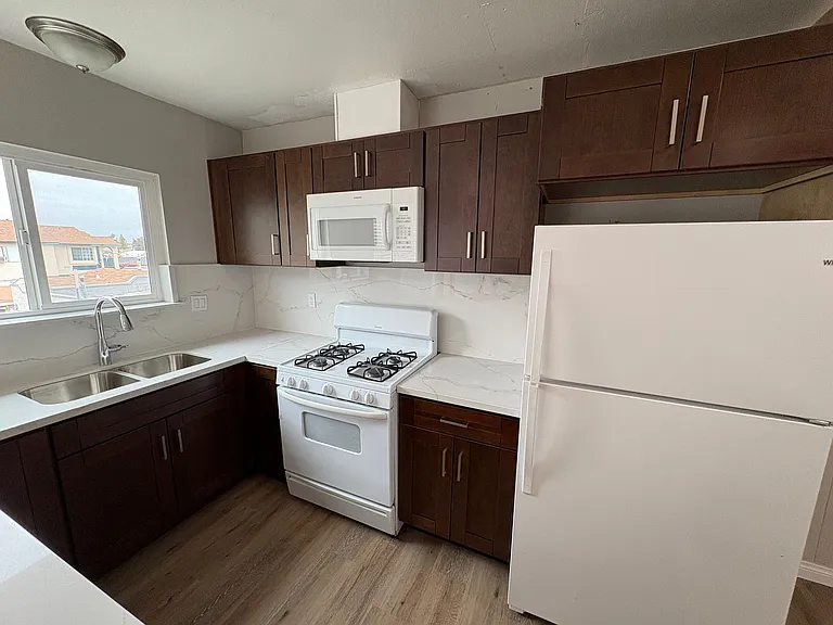 4216 Euclid Ave #7 — Photo 6