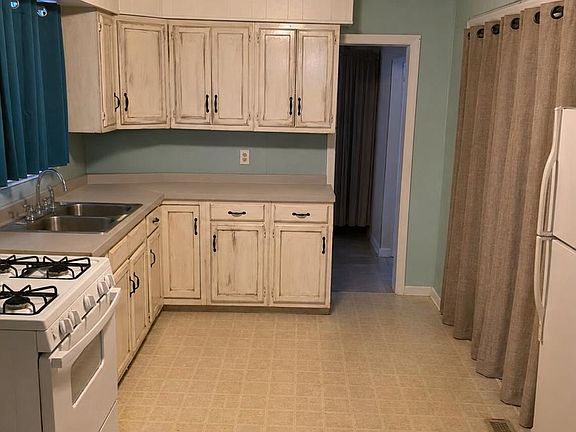 3rd image of 4 N Hilltop Ave