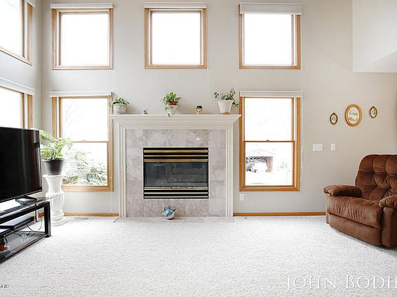5th image of 8770 S Spruce Ave