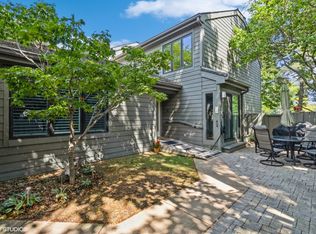 441 Valley View Rd, Lake Barrington, IL 60010