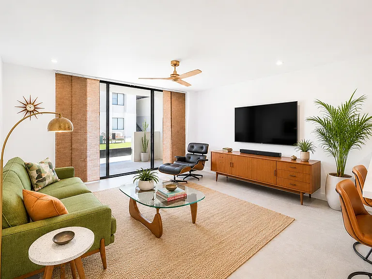 Tennis Court Apartments — Photo 8