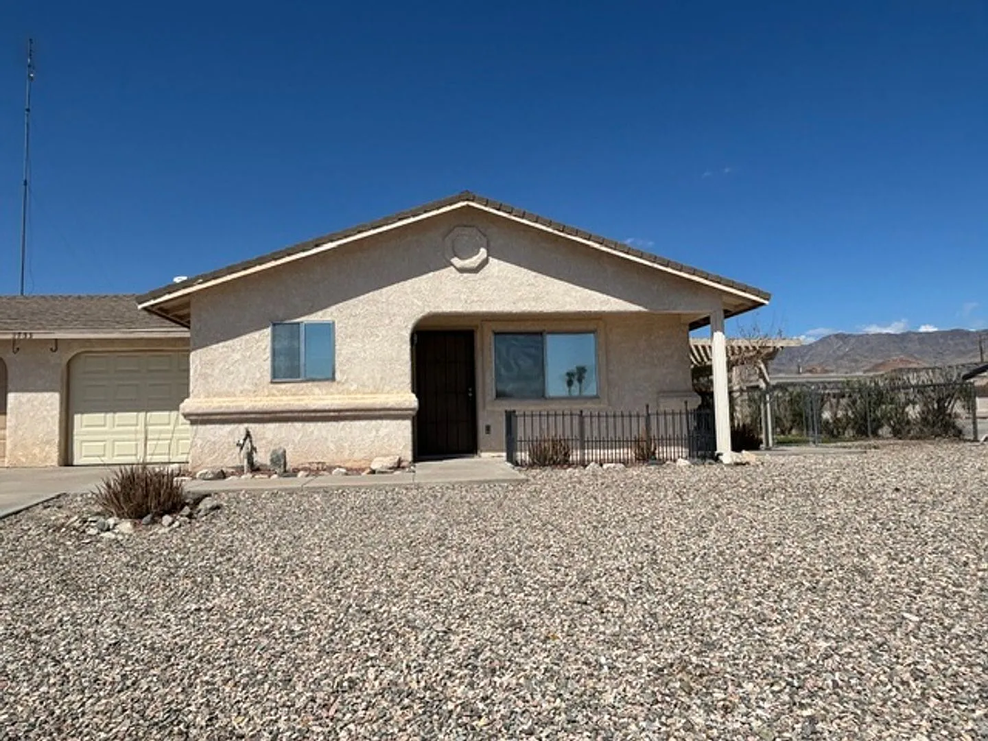 2 Bedroom - 2 Bathroom Duplex — Photo 2