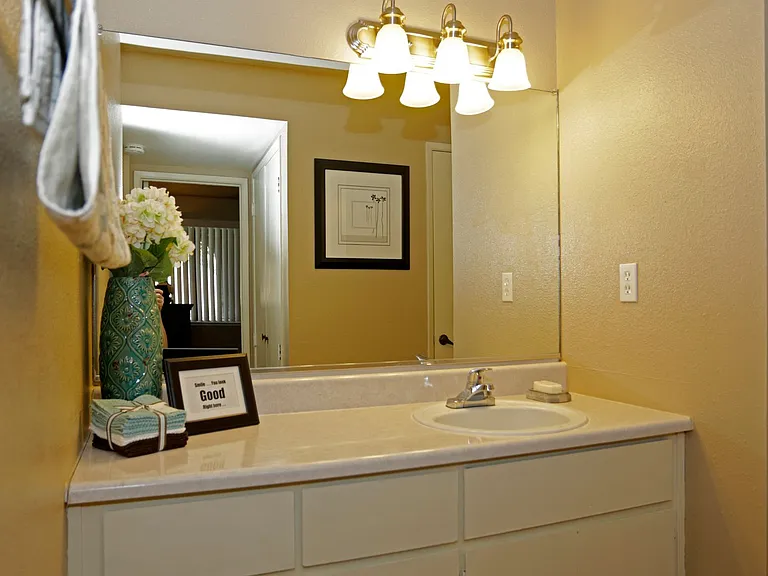 Acacia Apartments — Photo 13