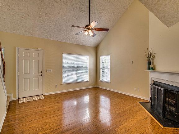 5th image of 3167 Langley Dr