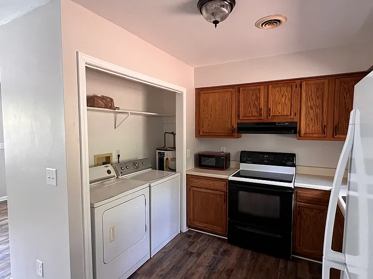 1828 Memorial Hwy — Photo 10