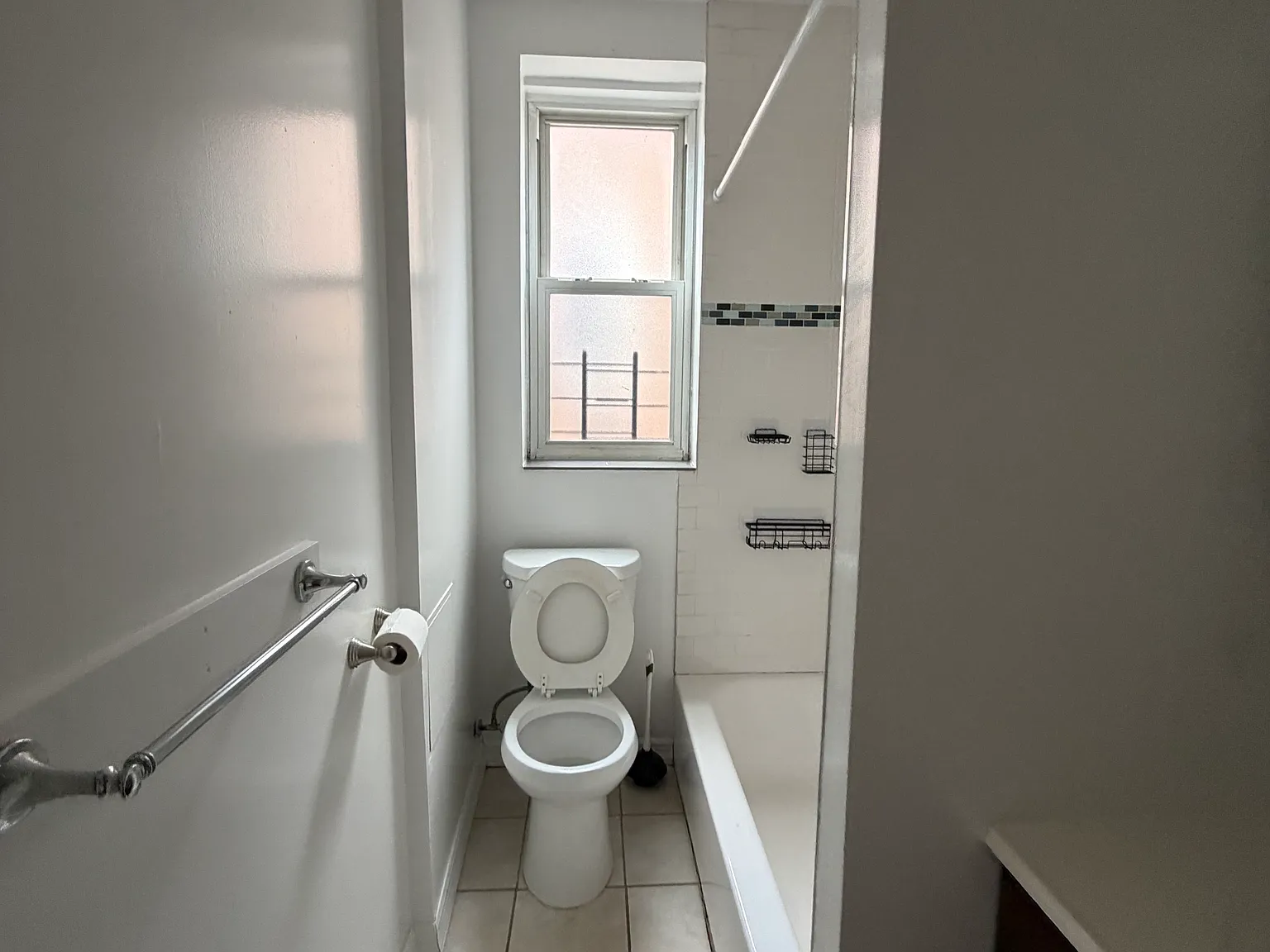 2 bed, 1000 sqft, $2,400 — Photo 4