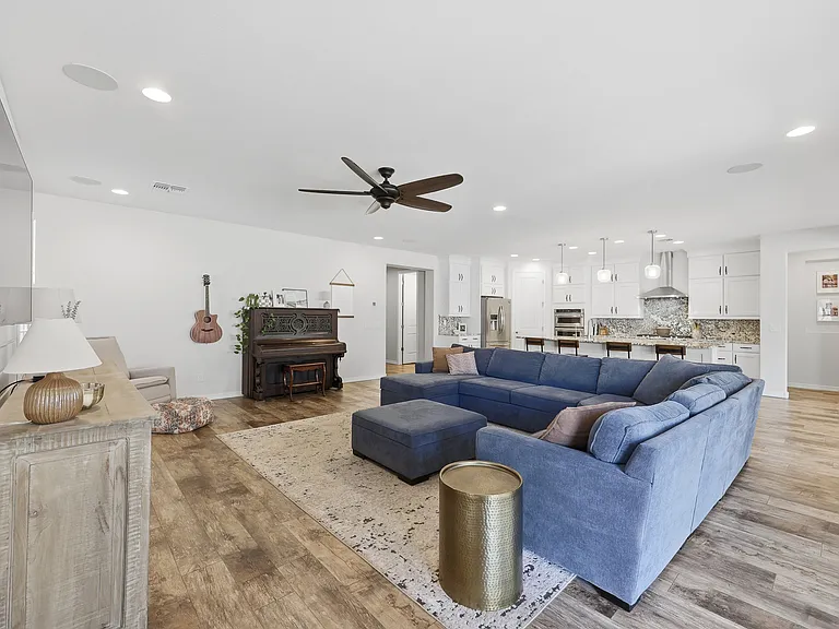 7228 W Tombstone Trl — Photo 12