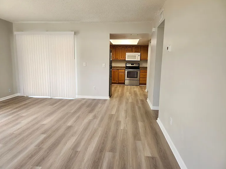 112 SE 12th Ter — Photo 3