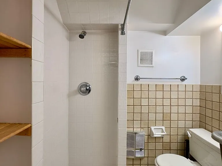 657 Dover St — Photo 9