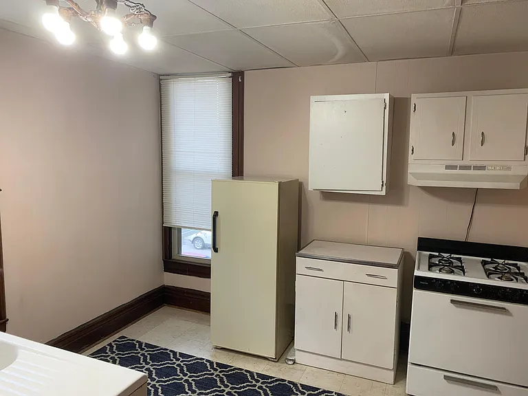 1944 Deerwood Ave #4 — Photo 3