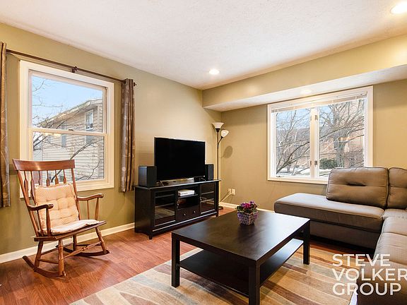 2nd image of 2065 Chelsea Dr NE