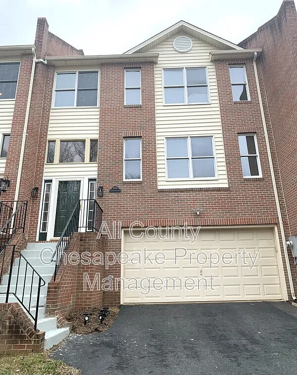 3 bed, 2.5 bath, 3000 sqft, $2,600 — Photo 1