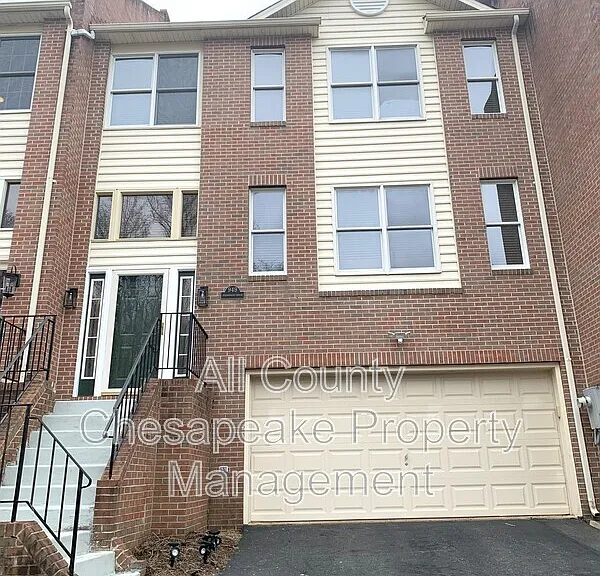 949 Whispering Ridge Ln — Photo 1