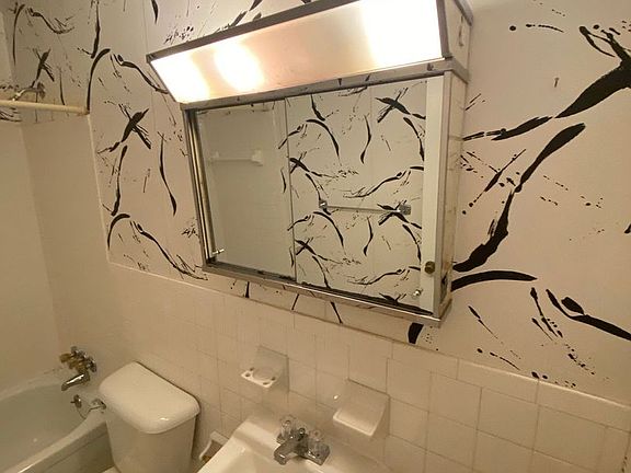 3rd image of 2432 Arlington Blvd APT C6