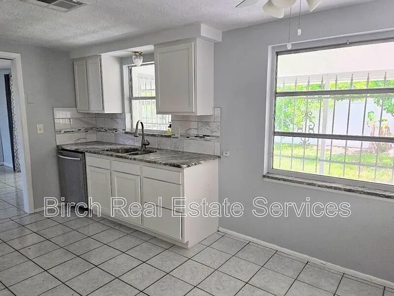 4328 Baden Dr — Photo 7