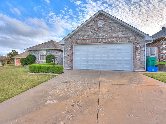 2nd image of 1004 SW 127th Pl