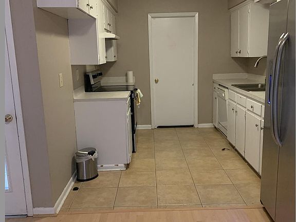 3rd image of 301 Brookwood Cir