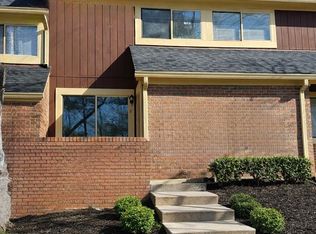 11 Country Place Ct, Alpharetta, GA 30005