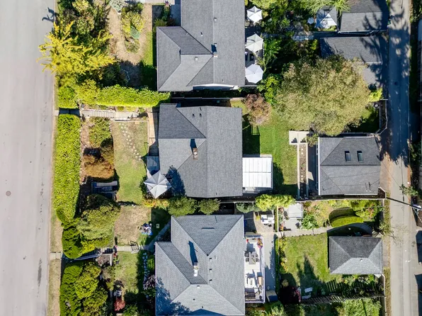 1243 Cloverley St, North Vancouver, BC V7L 1N7