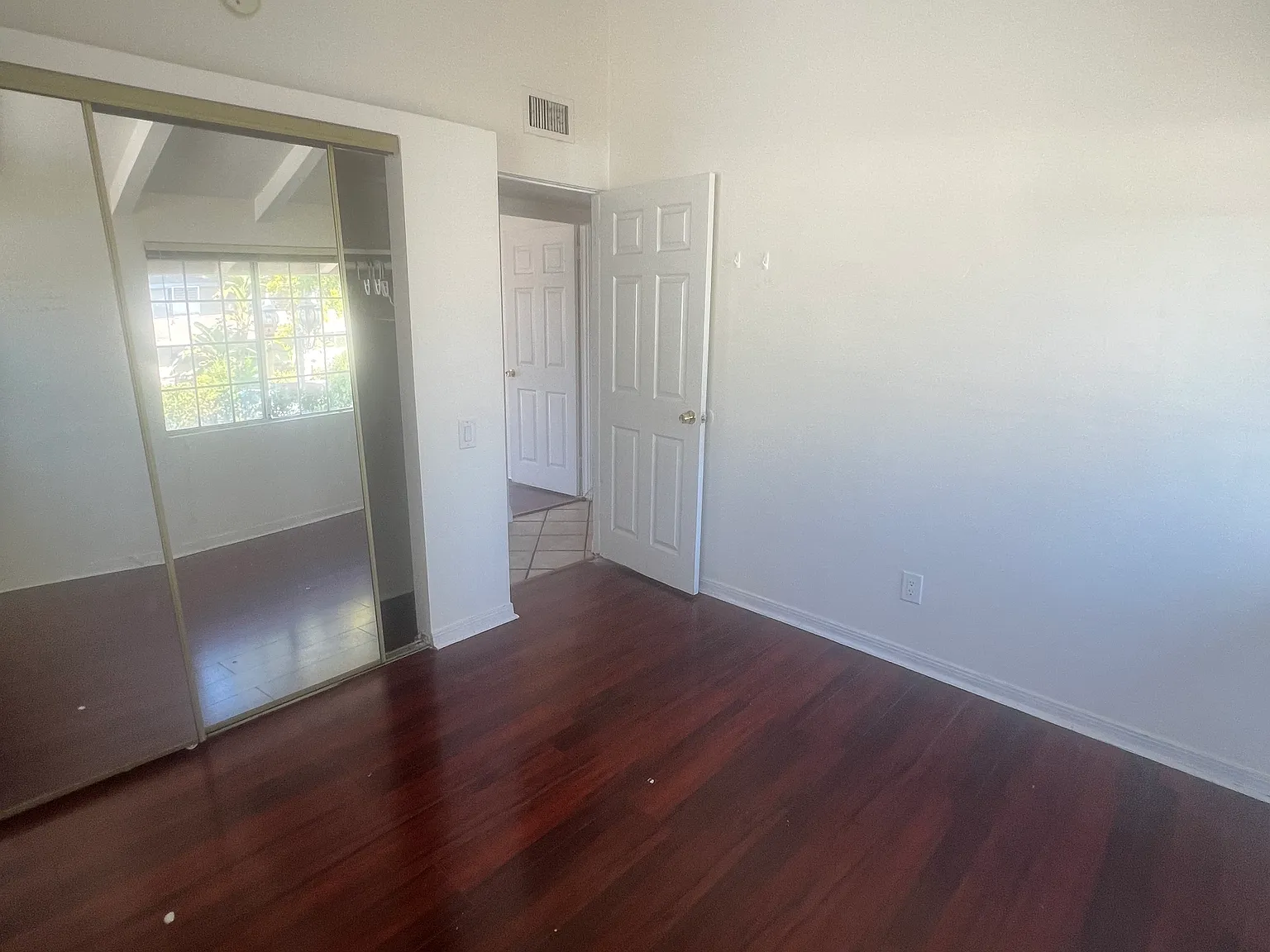 4 bed, 1750 sqft, $4,795 — Photo 3