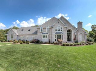 805 Macintosh Ln, Hurricane, WV 25526