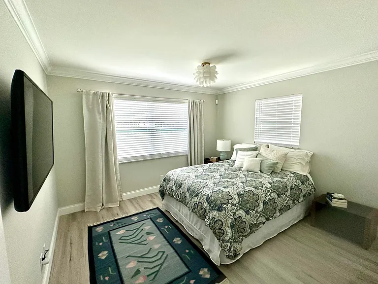 1915 SW 17th Ave — Photo 14