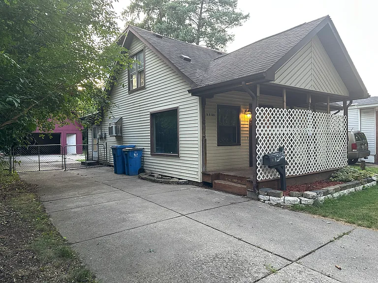 4501 Katherine St — Photo 4