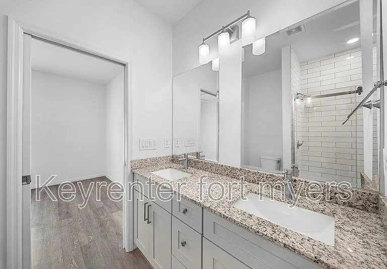 4716 29th St SW — Photo 22