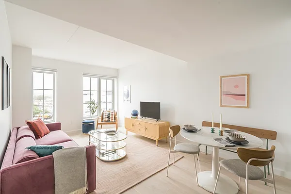 Rented by Lisa Management | media 2