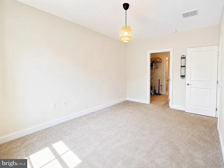 38 Maryland Ave #507 — Photo 16