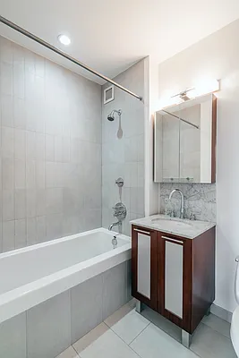 Rented by Lisa Management | media 20