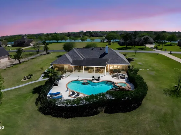 143 Lago Circle Dr N, Santa Fe, TX 77517