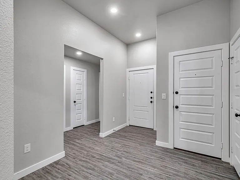 5910 Purtis Creek Dr — Photo 9