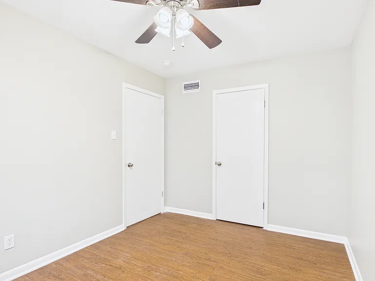 Oxford Pointe Apartments — Photo 19