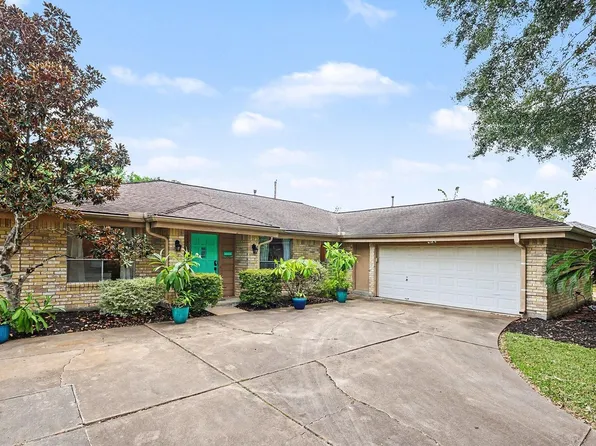 631 Bayview Dr, Seabrook, TX 77586