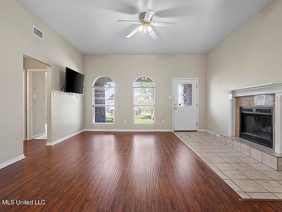 4th image of 8025 Longwood Dr