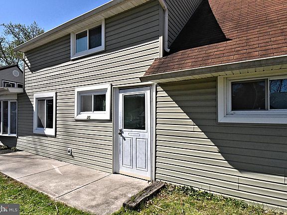 4th image of 30 Roundwood Ln
