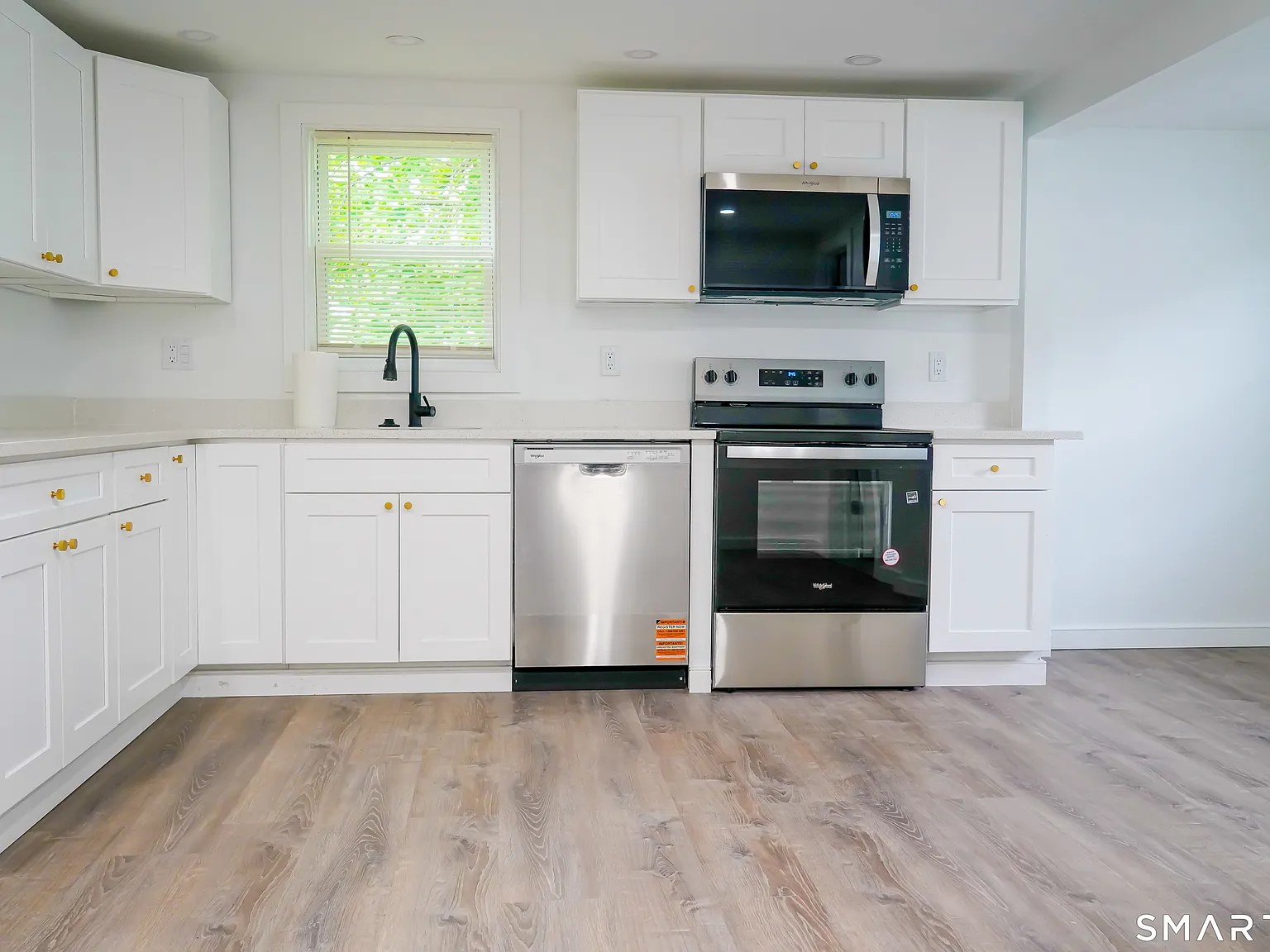 2 bed, 1.0 bath, 2028 sqft, $1,750 — Photo 4