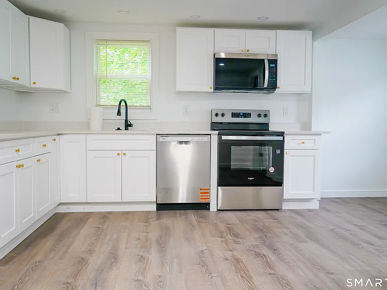 162 Hobart St — Photo 4
