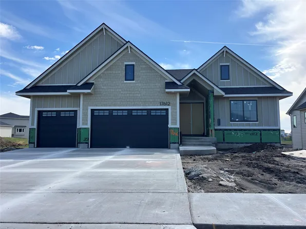17612 Oakwood Dr, Urbandale, IA 50323