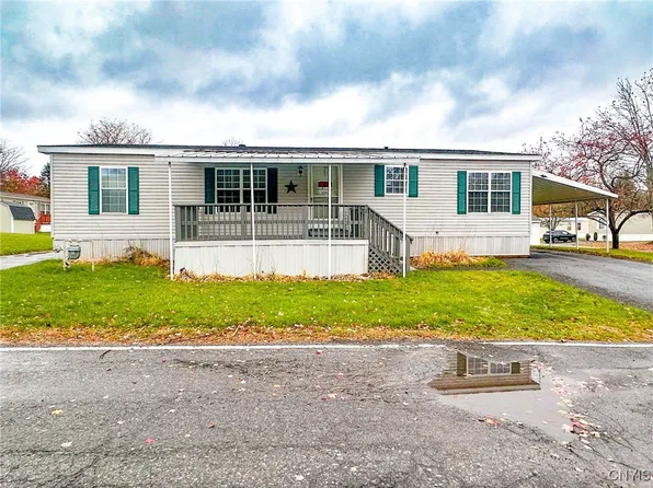 2 Treestump Dr, New Hartford, NY 13413