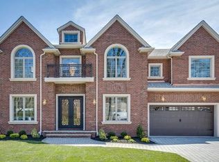 790 Kearney Pl, Paramus, NJ 07652