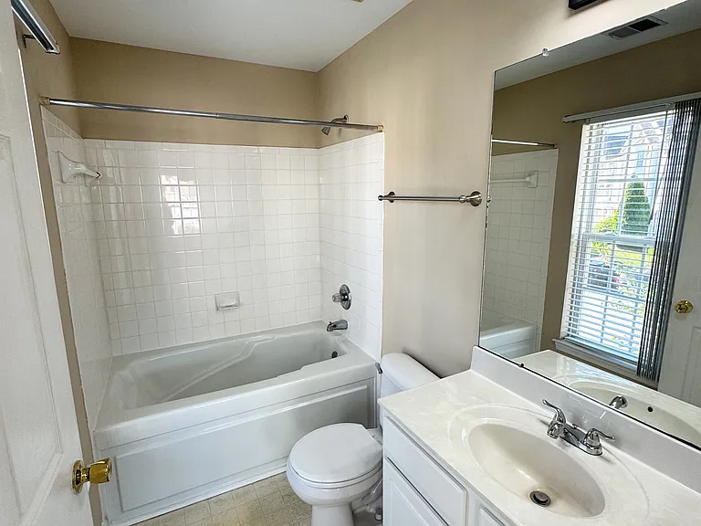 2015 Gov Thomas Bladen Way #204 — Photo 9