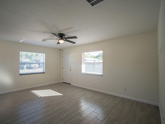 5th image of 2870 Green Acres Ave APT A