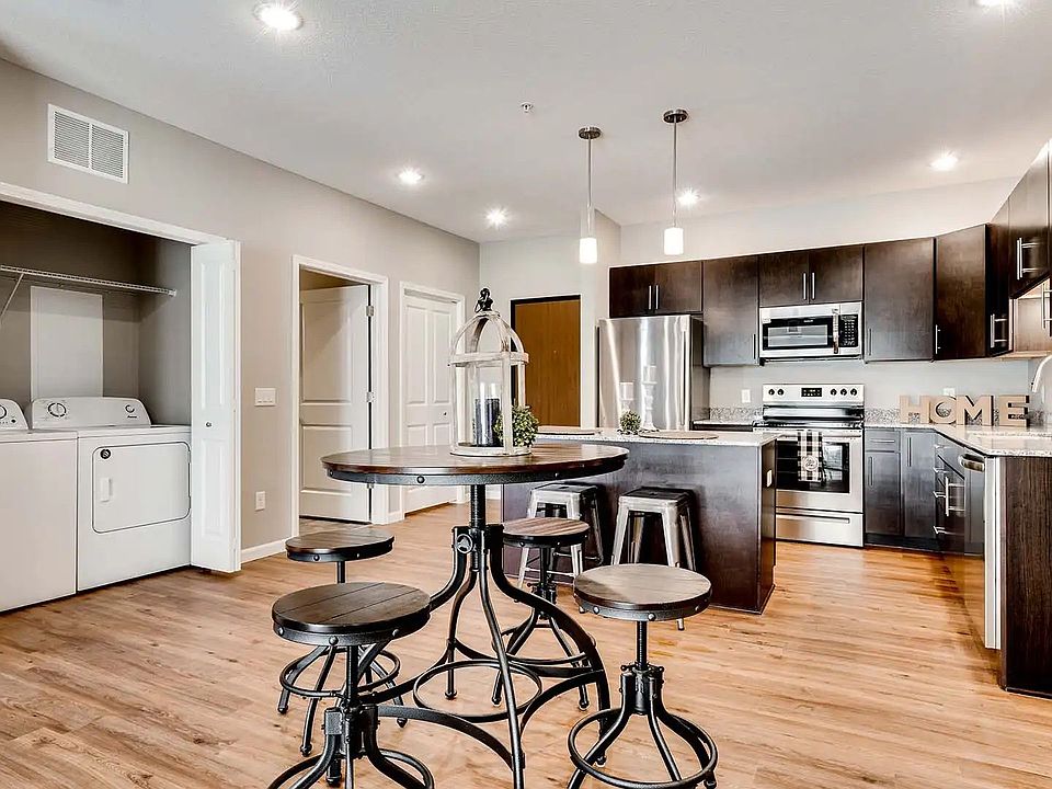 Circle Pines, MN Lexington Lofts | Layna | Dining
